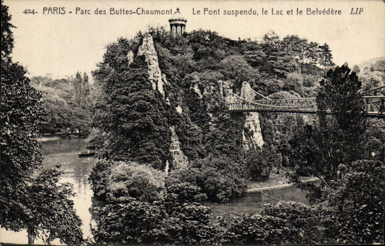 CPA Paris Parc des Buttes Chaumont Le Pont Suspendu Le Lac et le Belevedere
