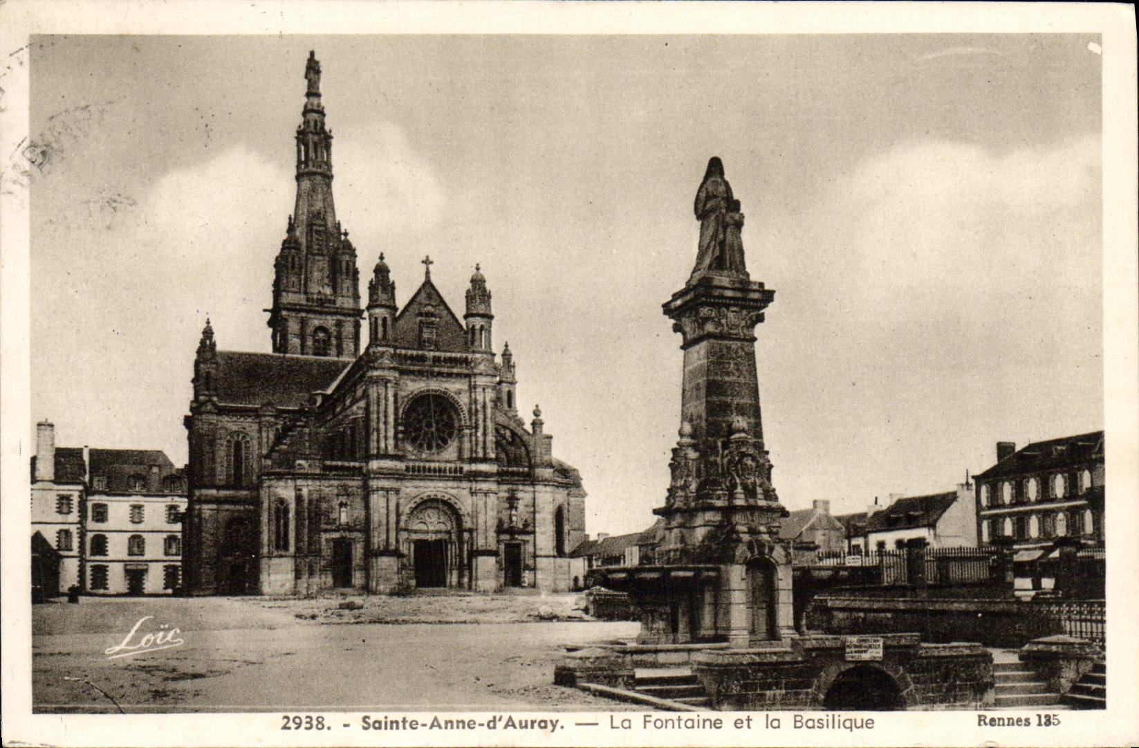 CPA Saint Anne d'Auray La Fontaine et La Basilique