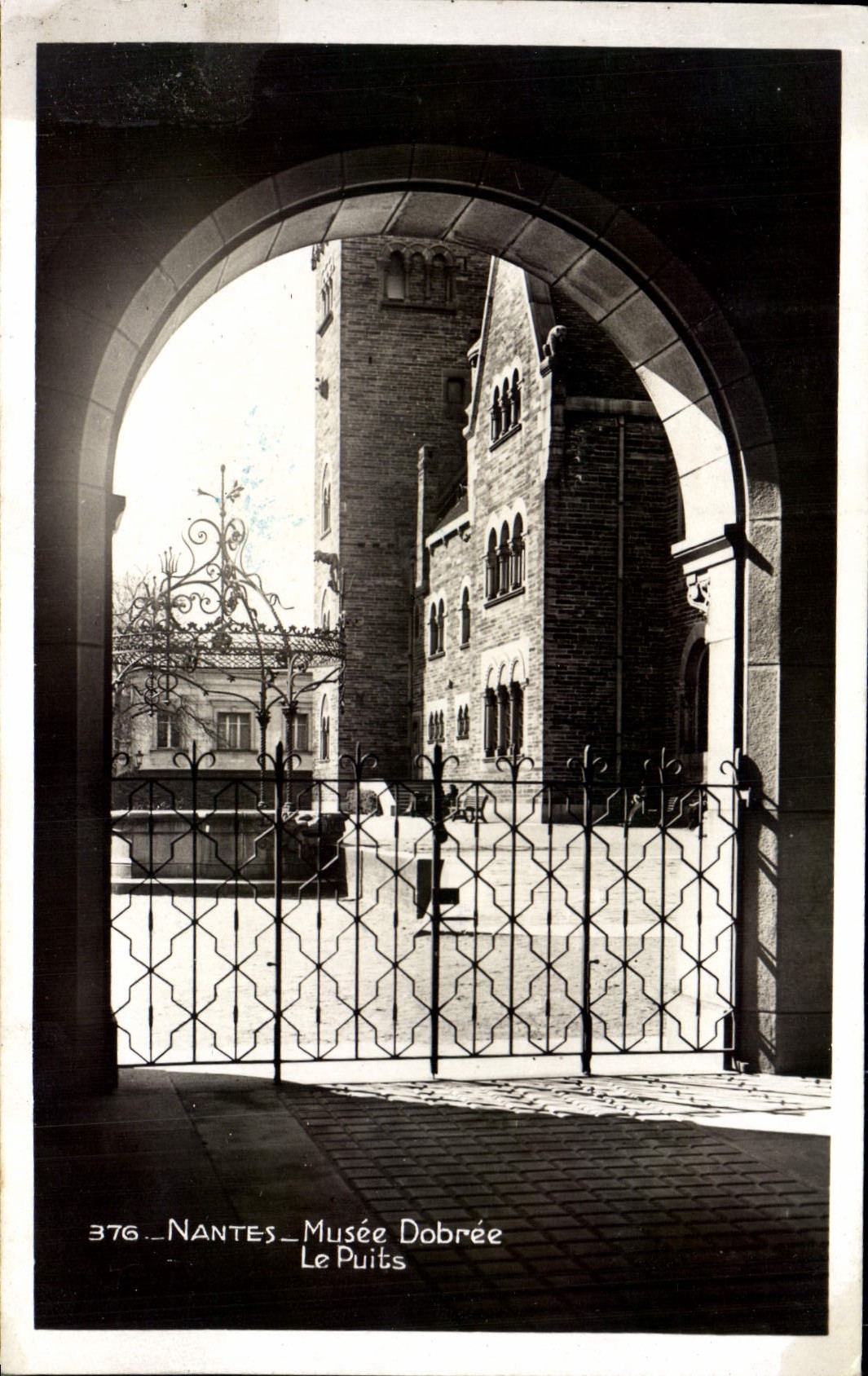 CPA Nantes Musee Dobree Le Puits