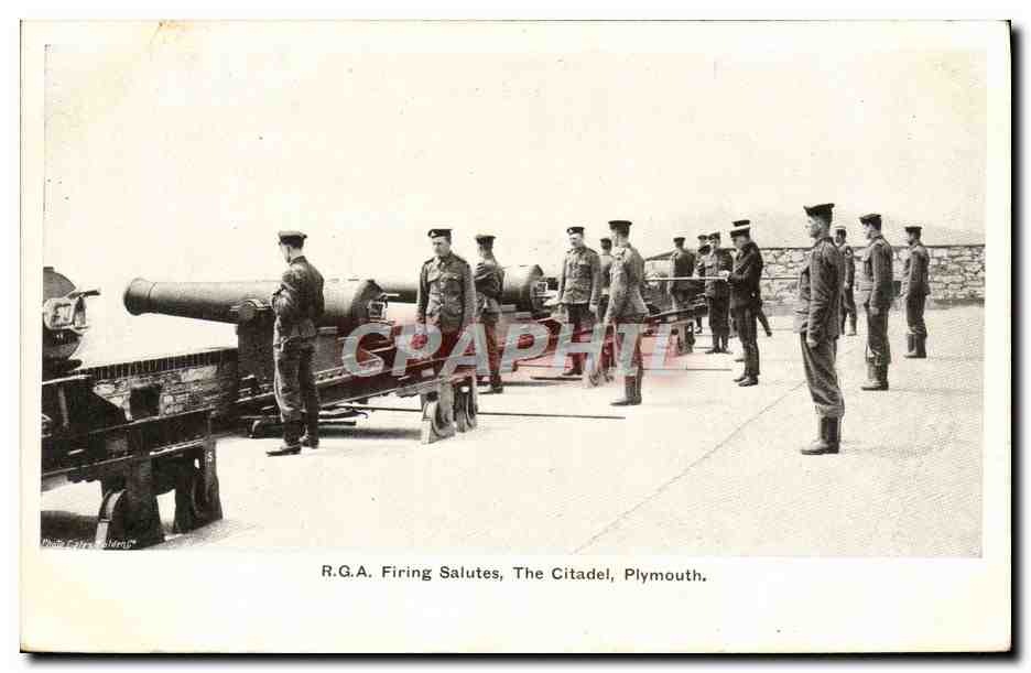 CPA Bateau de guerre RGA Firing salutes The citadel Plymouth