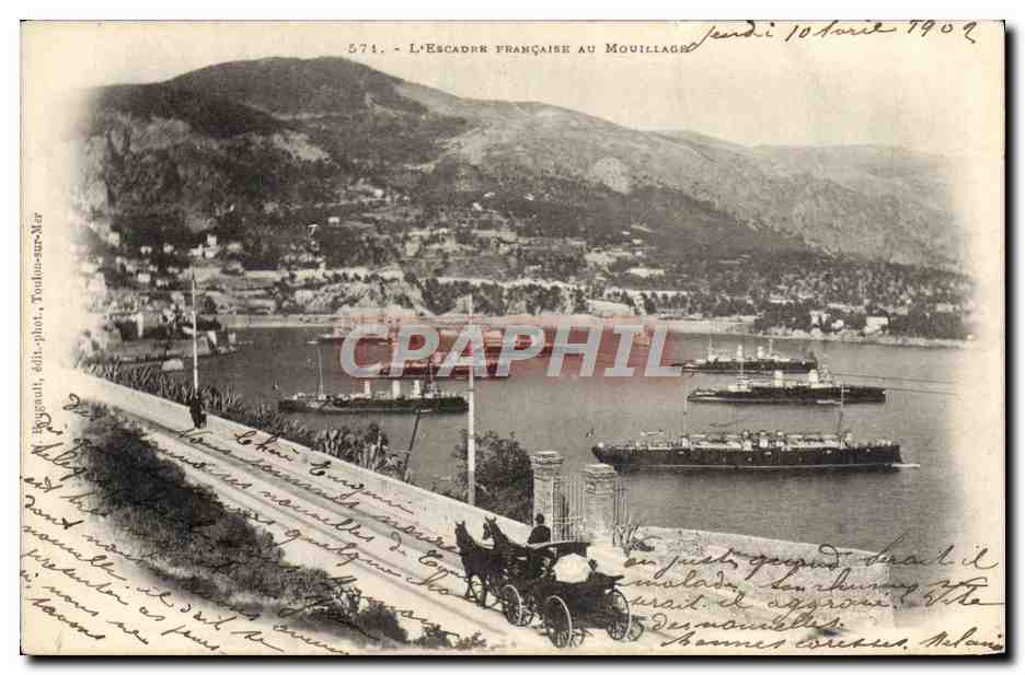 CPA Bateau de guerre L'escadre francaise au mouillage Toulon 