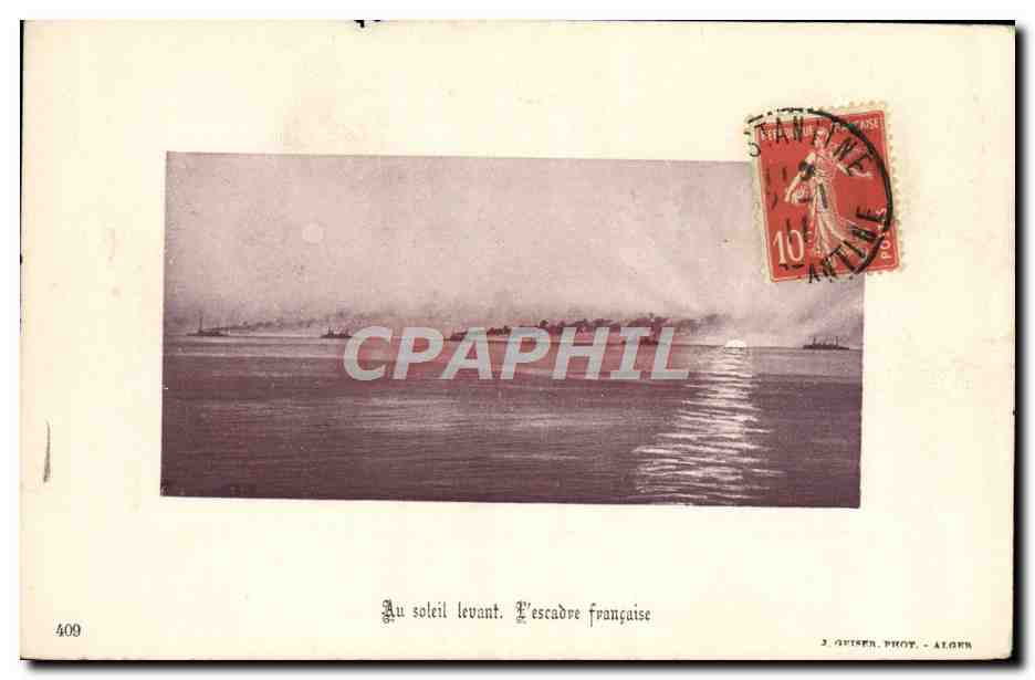 CPA Bateau de guerre Au soleil levant l'escadre francaise