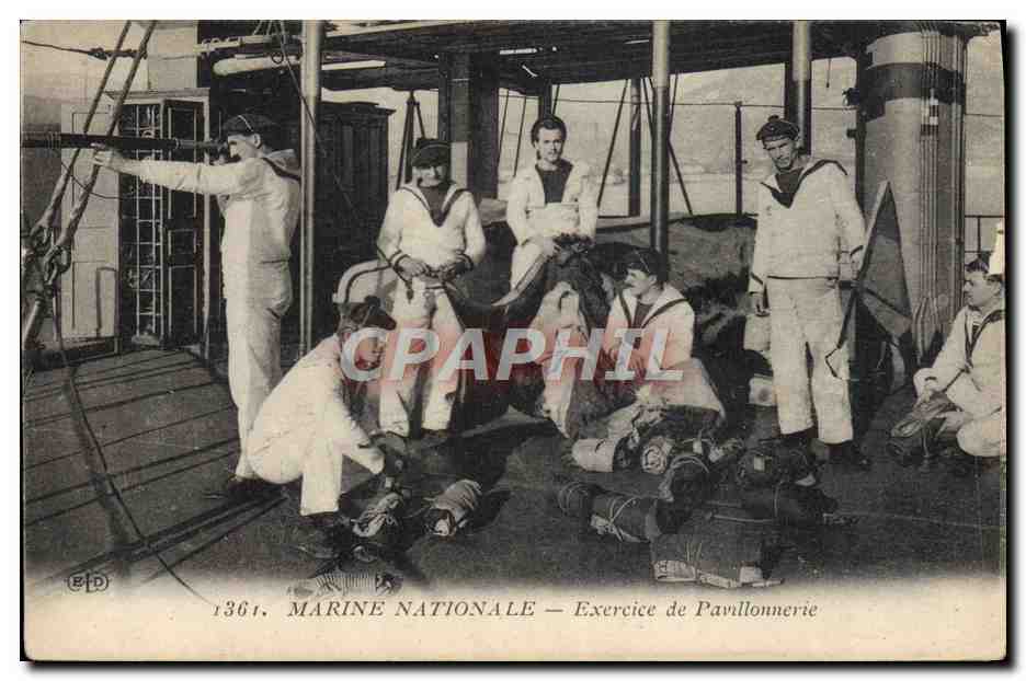 CPA Bateau de guerre Exercice de pavillonnerie