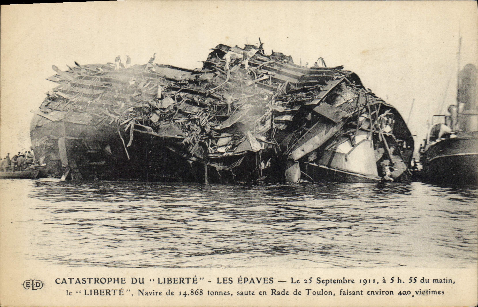 Catastrophe du "Liberté" — Les épaves — Le 25 Septembre 1911, à 5 h. 55 du matin, le "Liberté", navire de 14.868 tonnes, saute en Rade de Toulon, faisant environ 400 victimes — Éditeur ELD