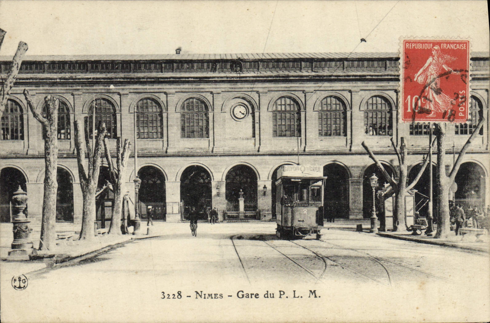 CPA Nimes Gare du PLM Tramway