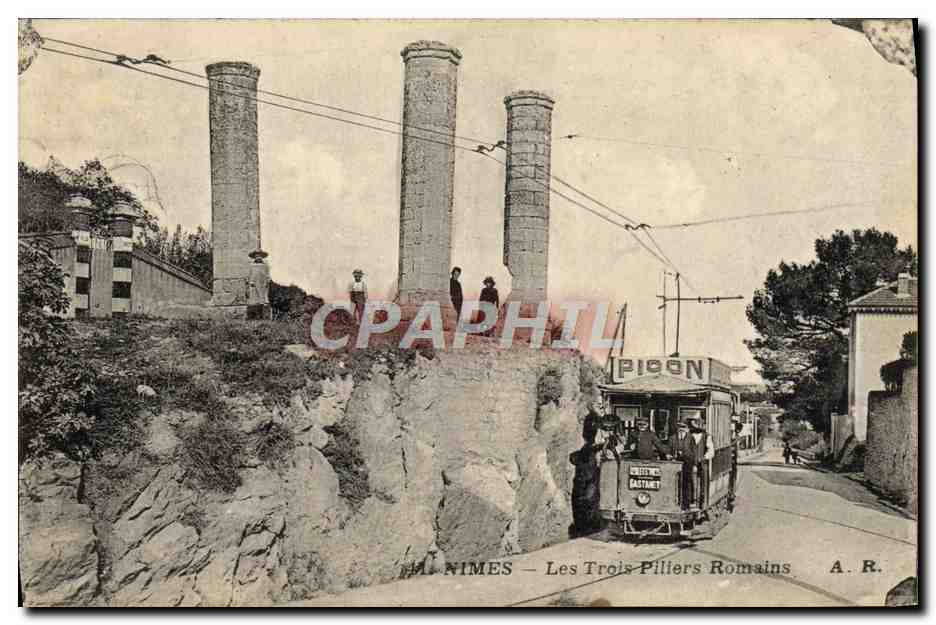 CPA Nimes Les trois piliers romains Tramway