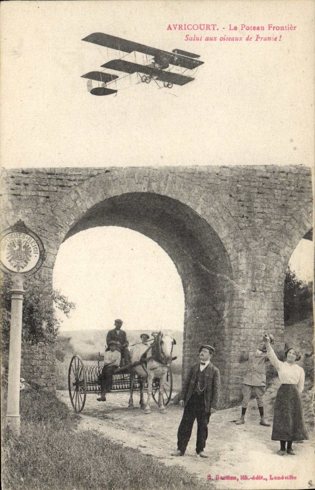 CPA Avion Aviation Avricourt Le poteau frontiere Salut aux oiseaux de France ! Attelage Cheval