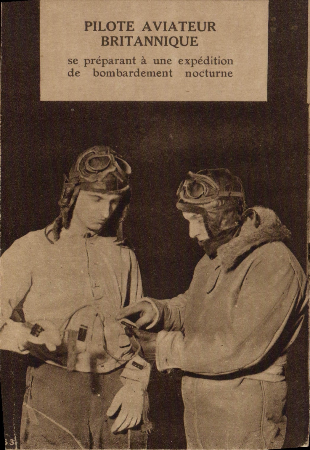 CPA Avion Aviation Pilote aviateur britannique se preparant a une expedition de bombardement 