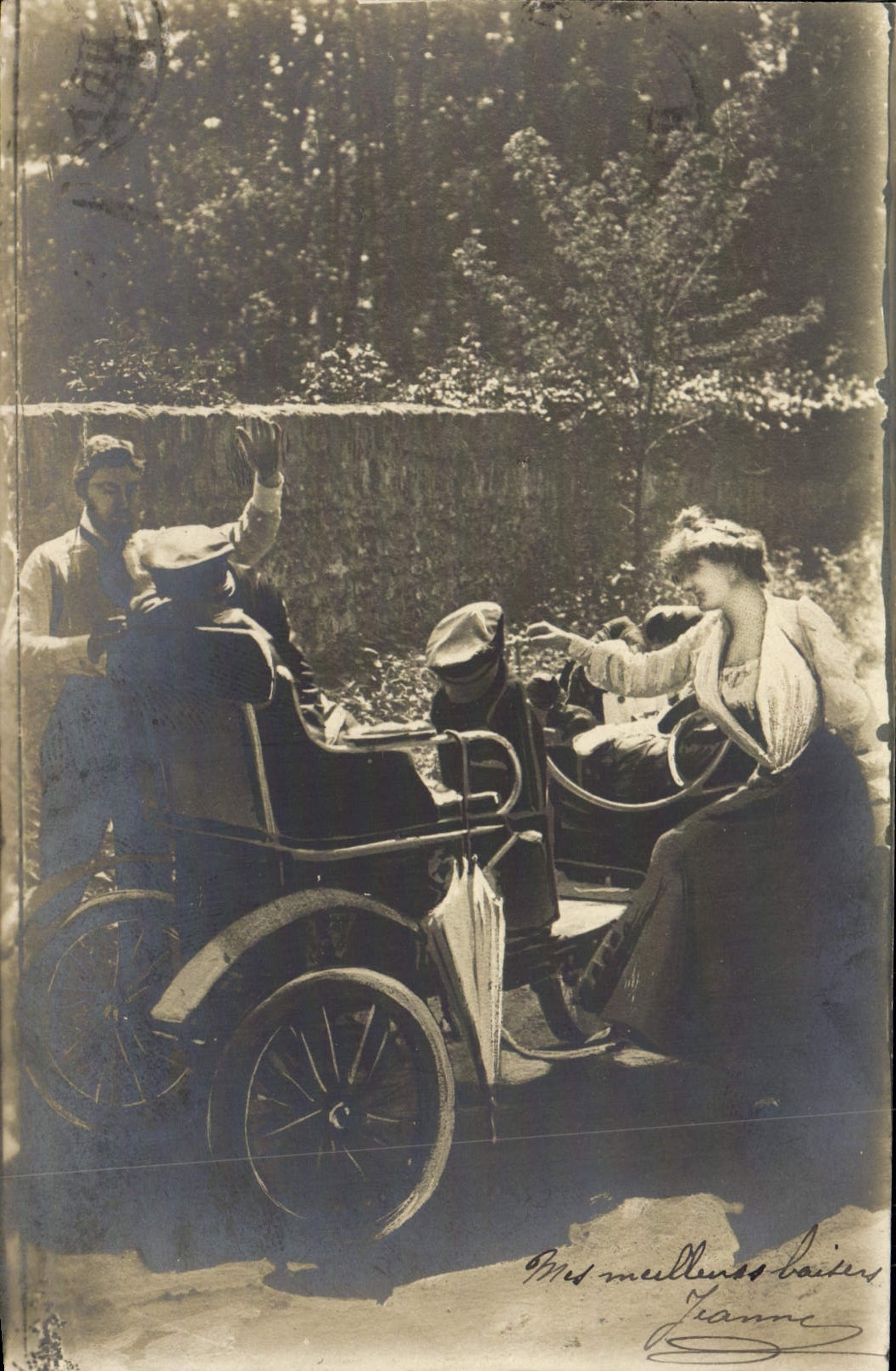 Automobile — scène de rue — éditeur non visible