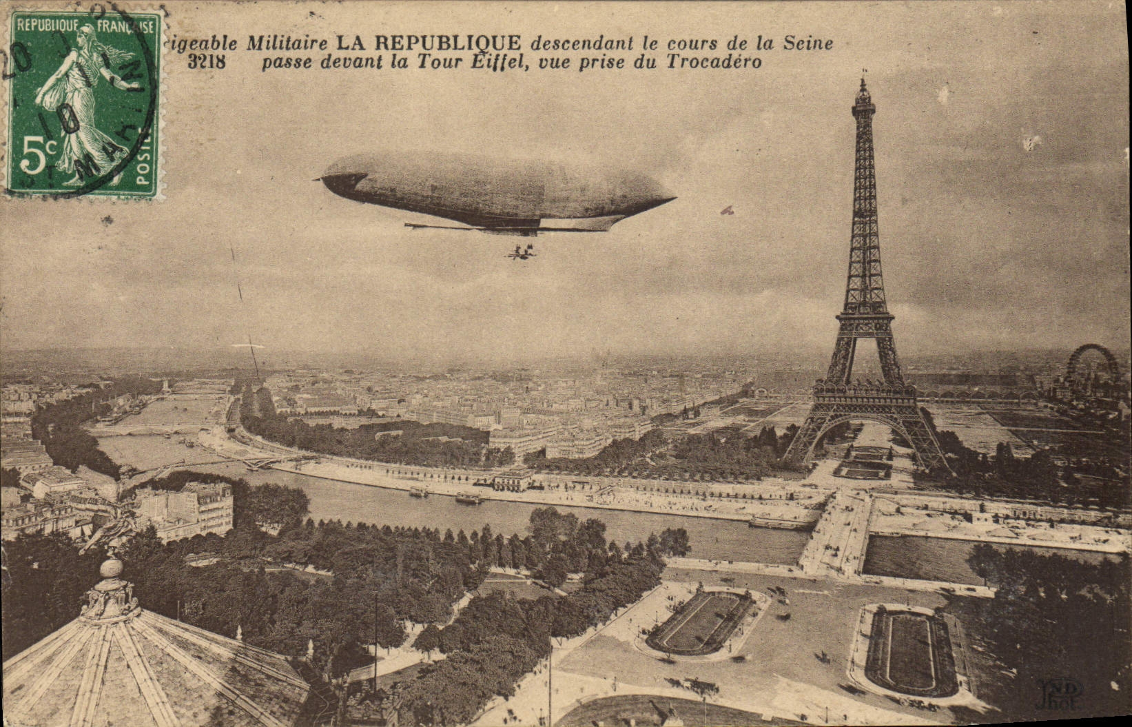 CPA Avion Aviation Dirigeable Zeppelin La Republique Paris Tour Eiffel