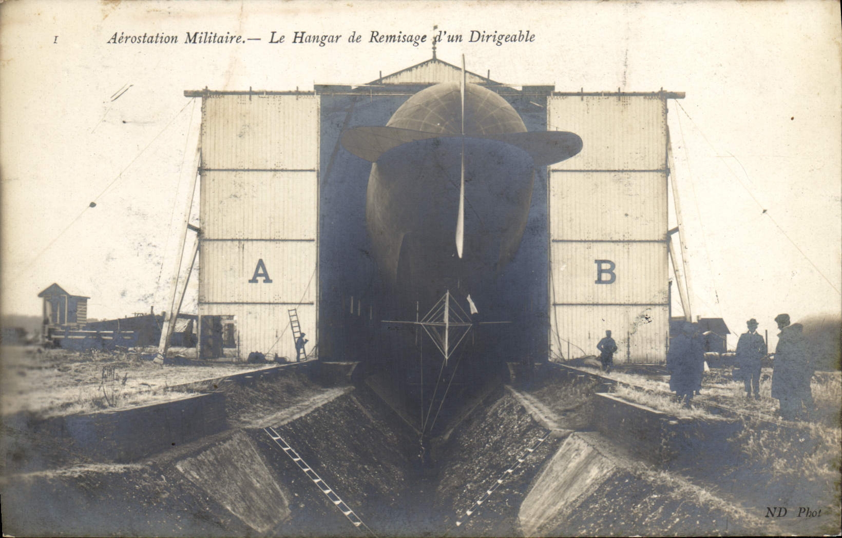 CPA Avion Aviation Dirigeable Zeppelin Aerostation militaire Le hangar de remisage d'un dirigeable 