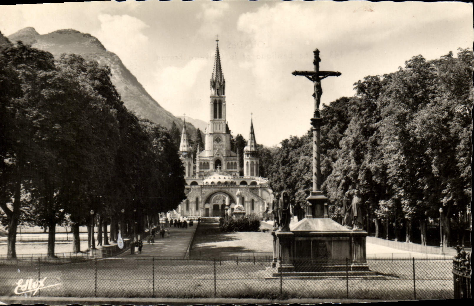 CPM Lourdes La Basilique Et Le Calvaire Breton