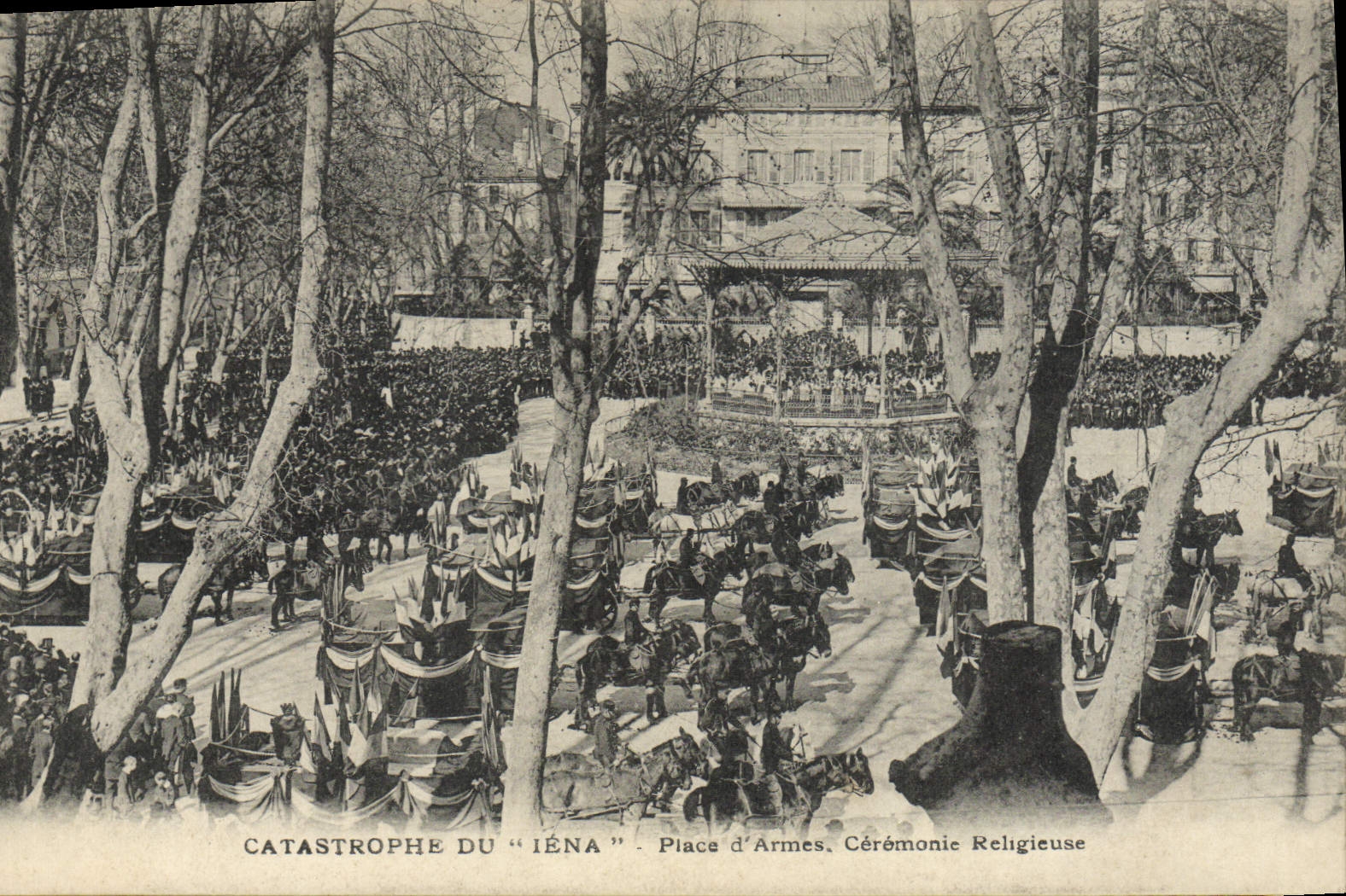 Catastrophe du "Iéna" — Place d'Armes, Cérémonie Religieuse — éditeur non visible