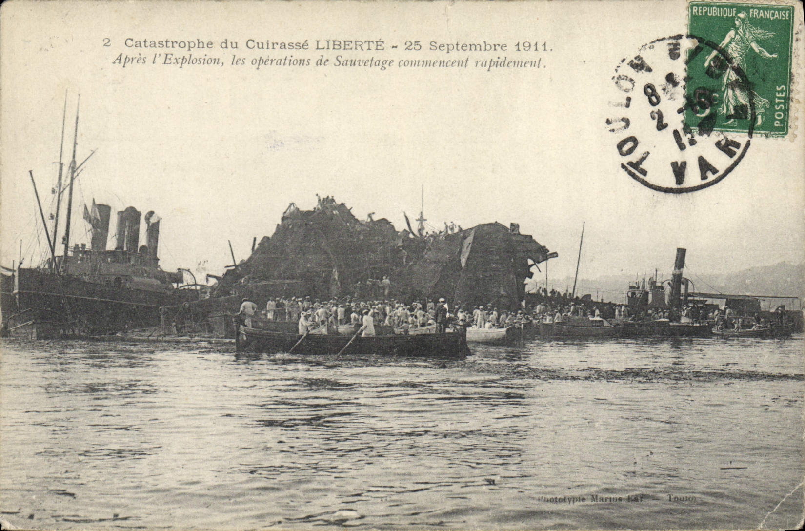 CPA Bateau de guerre Catastrophe du cuirasse Liberte Operations de sauvetage 