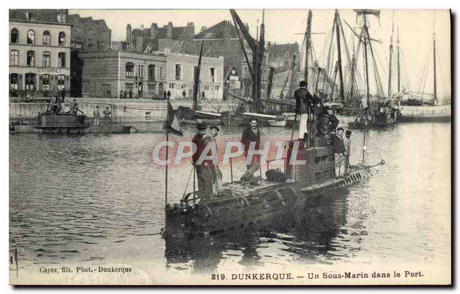 Dunkerque — Un Submarino en el Puerto — Cayez, hijo. Fot.-Dunkerque, n°219
