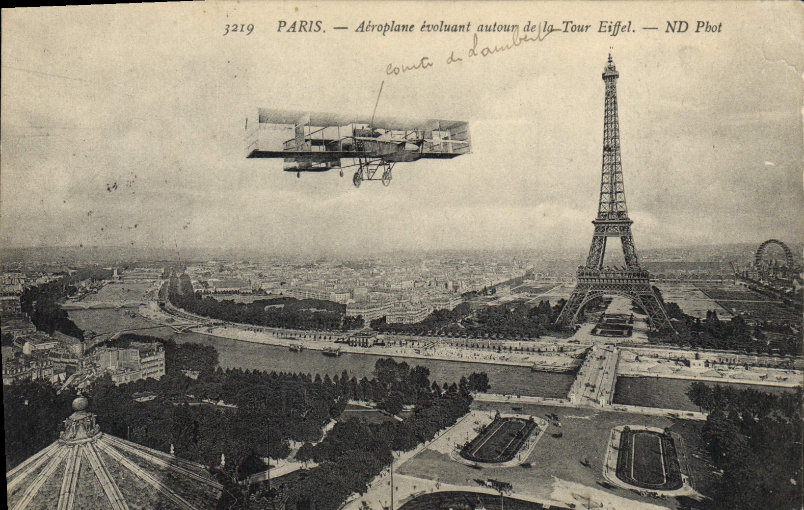 CPA Avion Aviation Paris Aeroplan evoluant autour de la Tour Eiffel