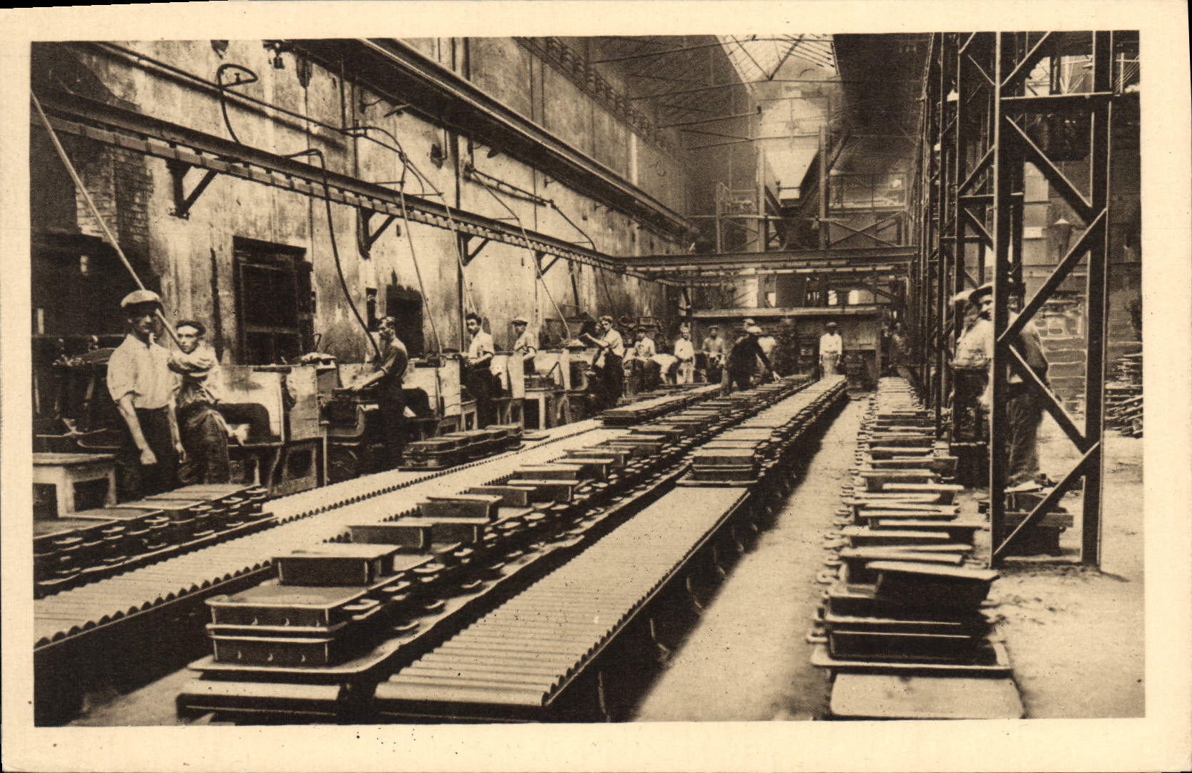 CPA Automobile Groupe de production des automobiles Peugeot Sochaux Montbeliard Fonderie de Sochaux 