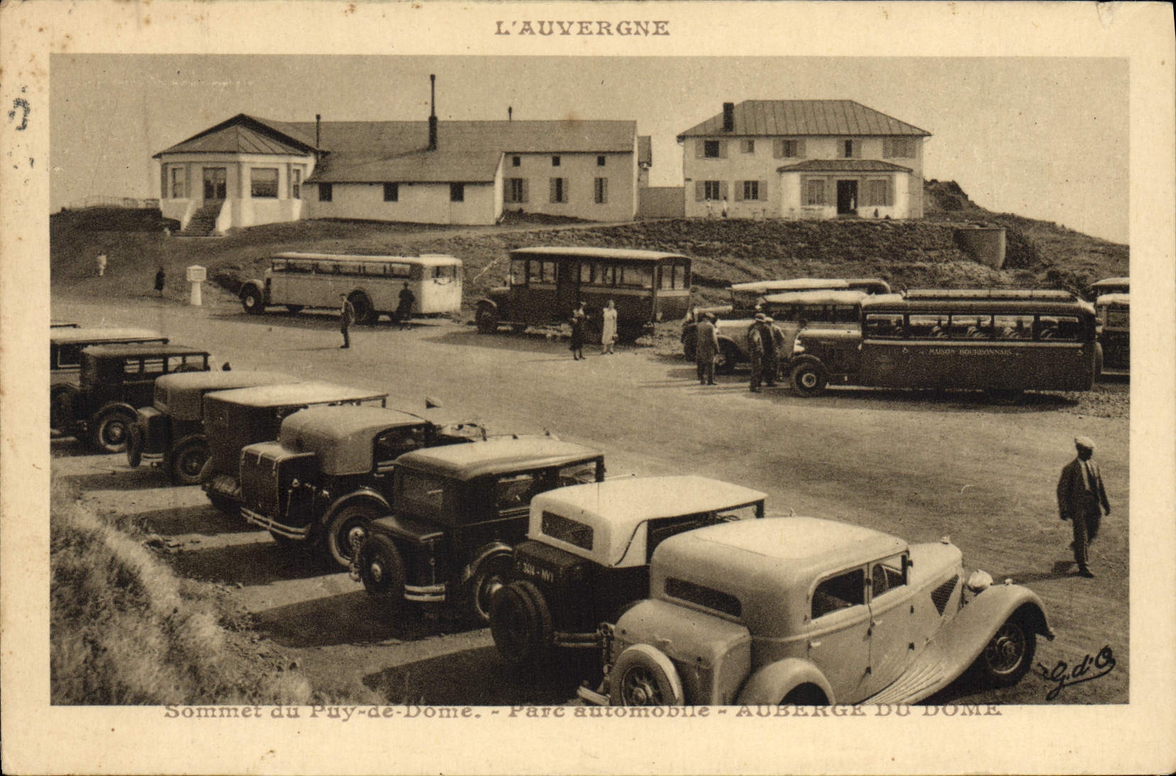CPA Automobile Auvergne Sommet du Puy du Dome Parc automobile Auberge du Dome 