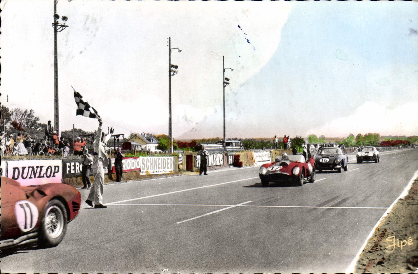 CPM Automobile Le Mans Circuit des 24 heures L'arrivee