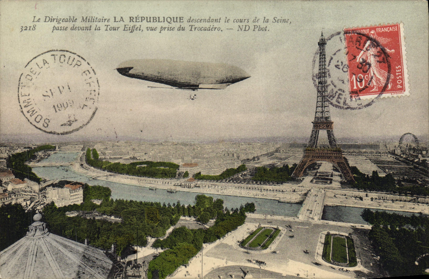 CPA Avion Aviation Zeppelin Dirigeable militaire La Republique descendant le cours de la Seine Tour Eiffel