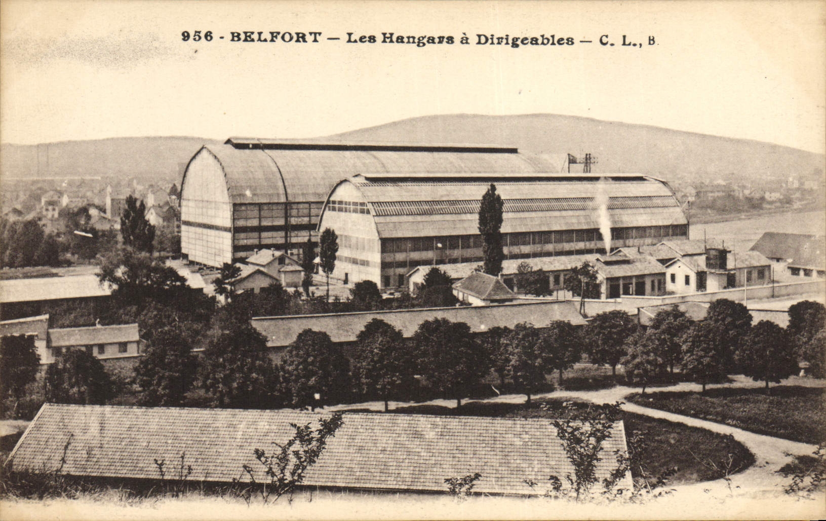 CPA Avion Aviation Zeppelin Dirigeable Belfort Les hangars a dirigeables 