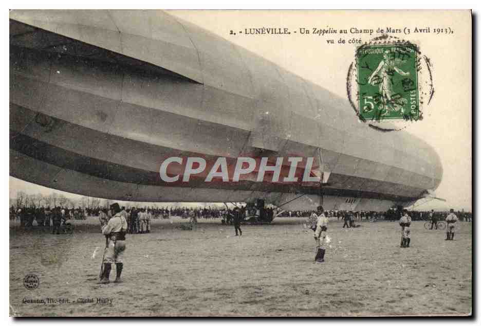 CPA Avion Aviation Zeppelin Dirigeable Luneville Un zeppelin au Champ de Mars vu de cote 