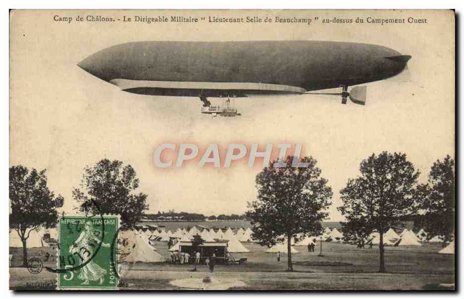 CPA Avion Aviation Zeppelin Dirigeable Camp de Chalons Lieutenant Selle de Beauchamp au dessus du campement 