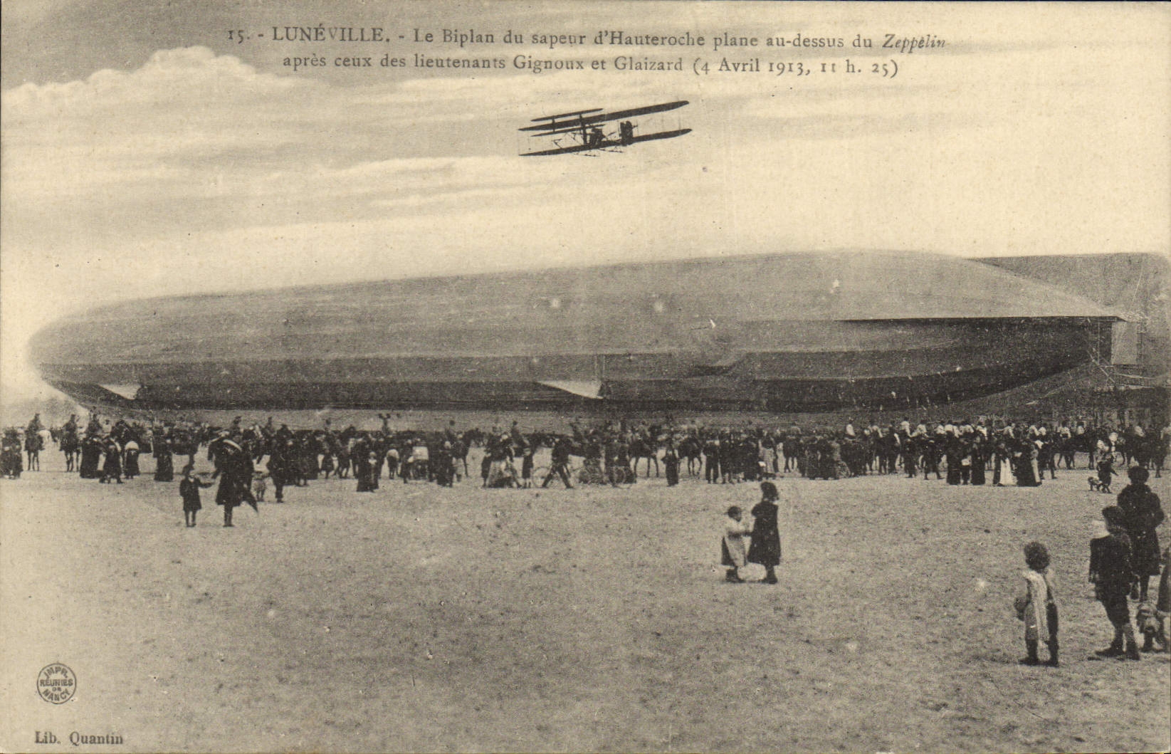 CPA Avion Aviation Zeppelin Dirigeable Luneville Le biplan du sapeur d'Hauteroche plane au dessus du Zeppelin Gignoux