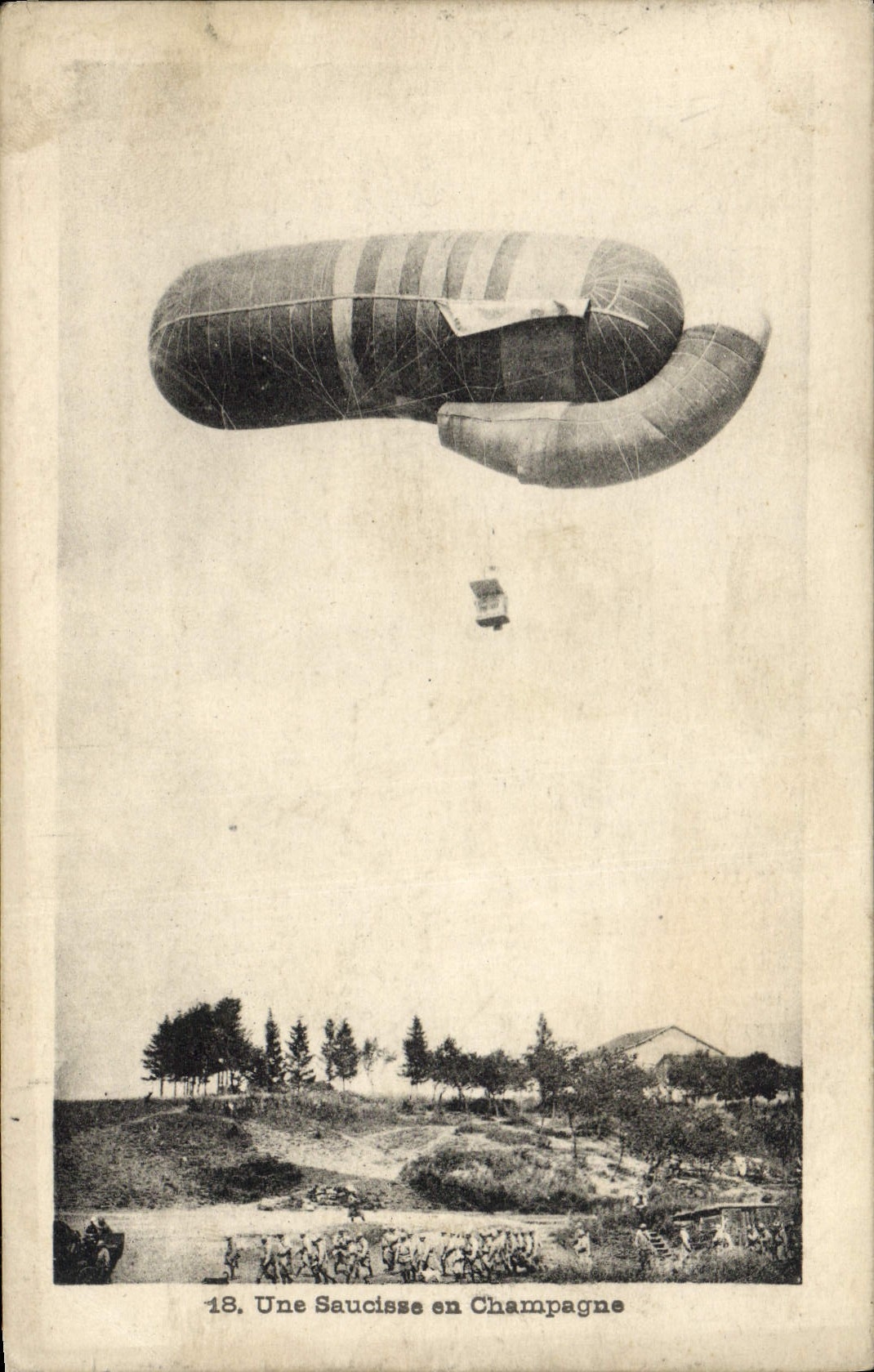 CPA Avion Aviation Zeppelin Dirigeable Une saucisse de Champagne 