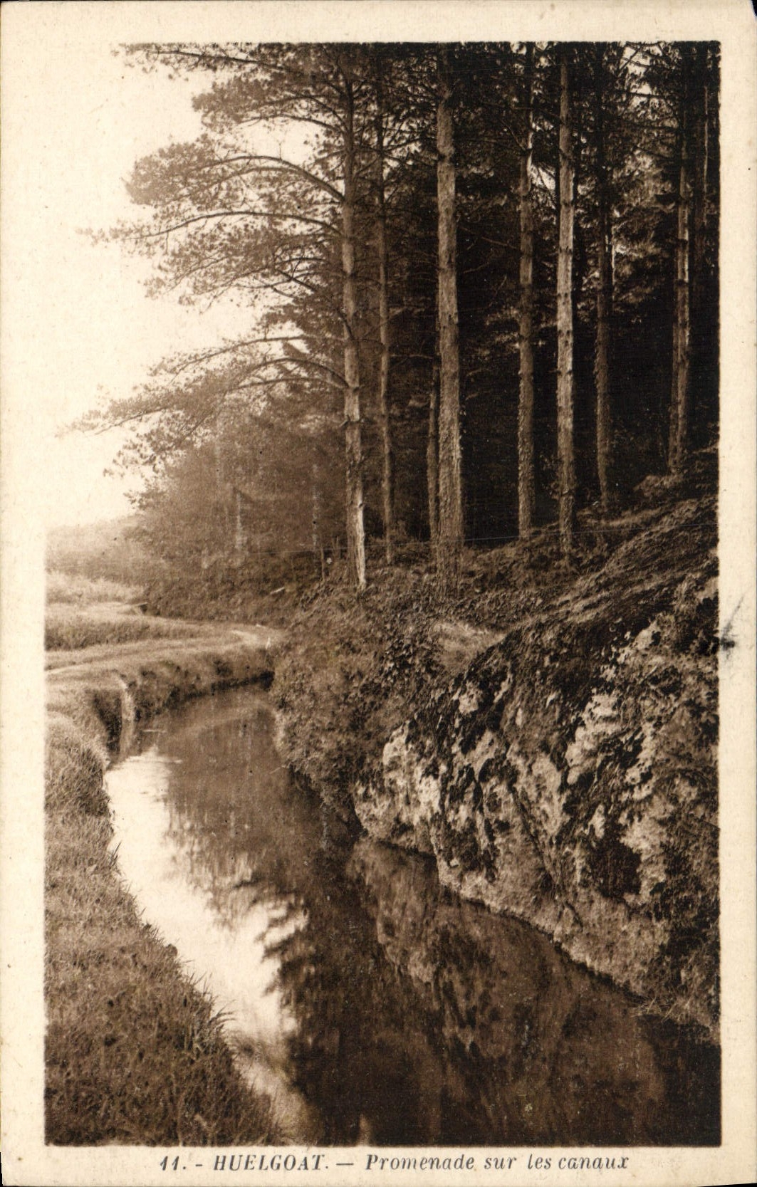 CPA Huelgoat Promenade Sur Les Canaux