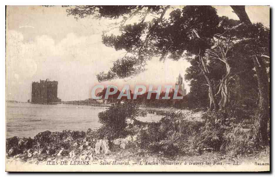 CPA Iles De Lerins Saint Honorat L'ancien monastere a travers les pins