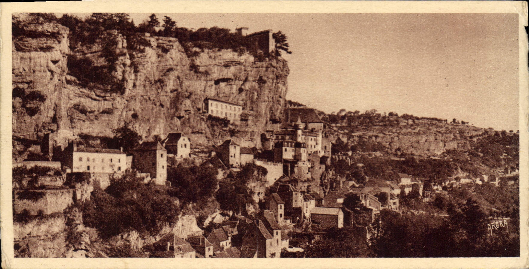 Rocamadour — vue du roc vu de la route de Cahors — Arts Graphiques Toulouse