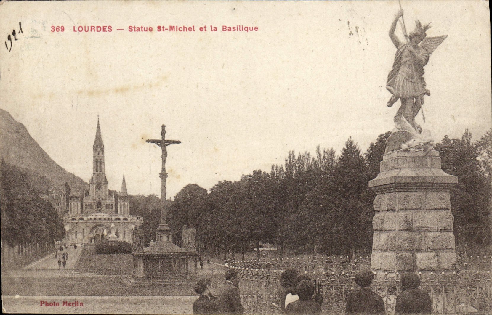 CPA Lourdes Statue St Michel Et La Basilique