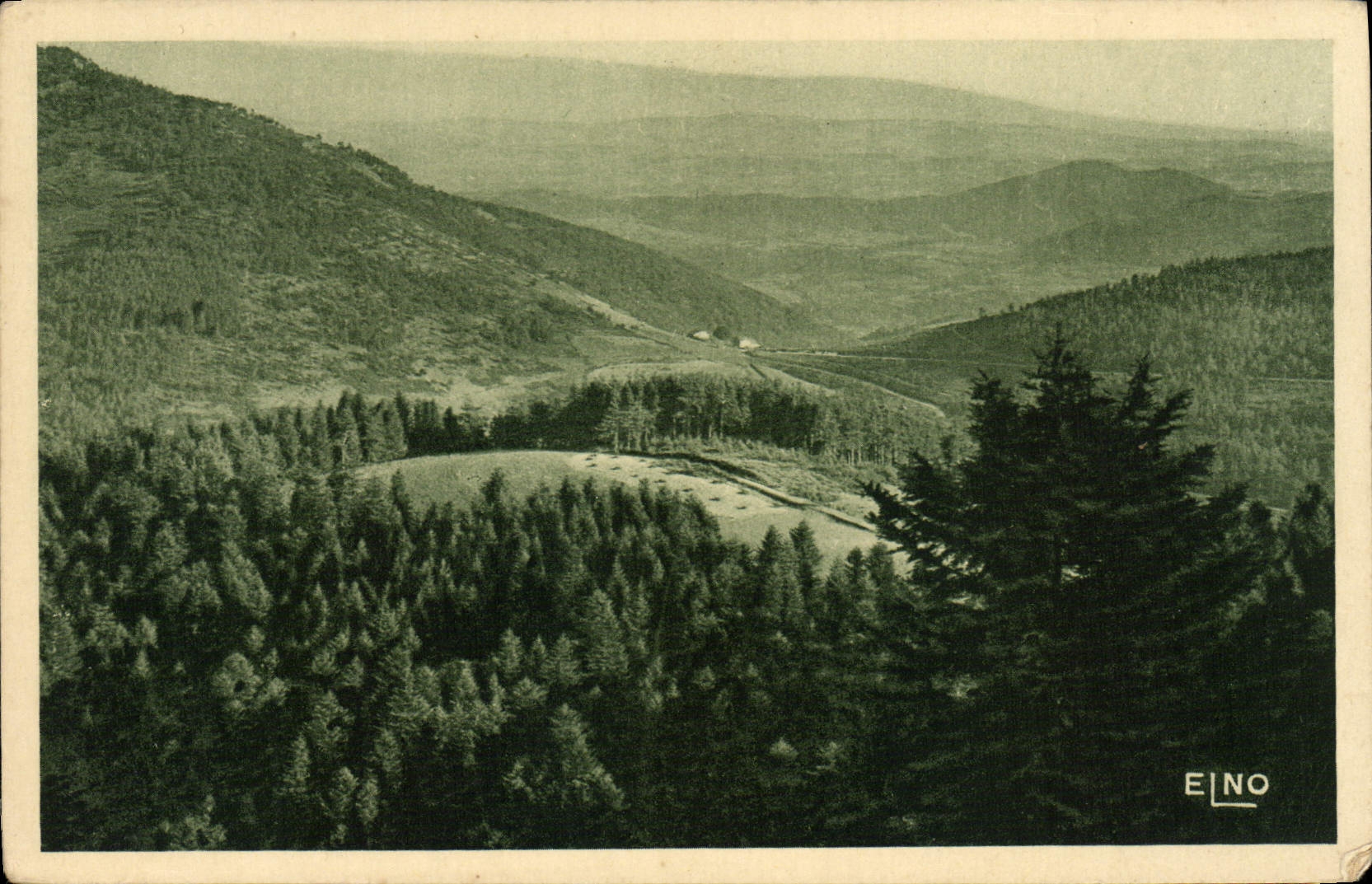 La Louvesc - Ardèche — panorama sur la vallée prise du col des Marchands — Édition d'Art Margerit-Brémont