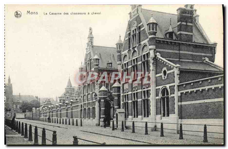 CPA Mons la caserne des chasseurs a cheval Militaria