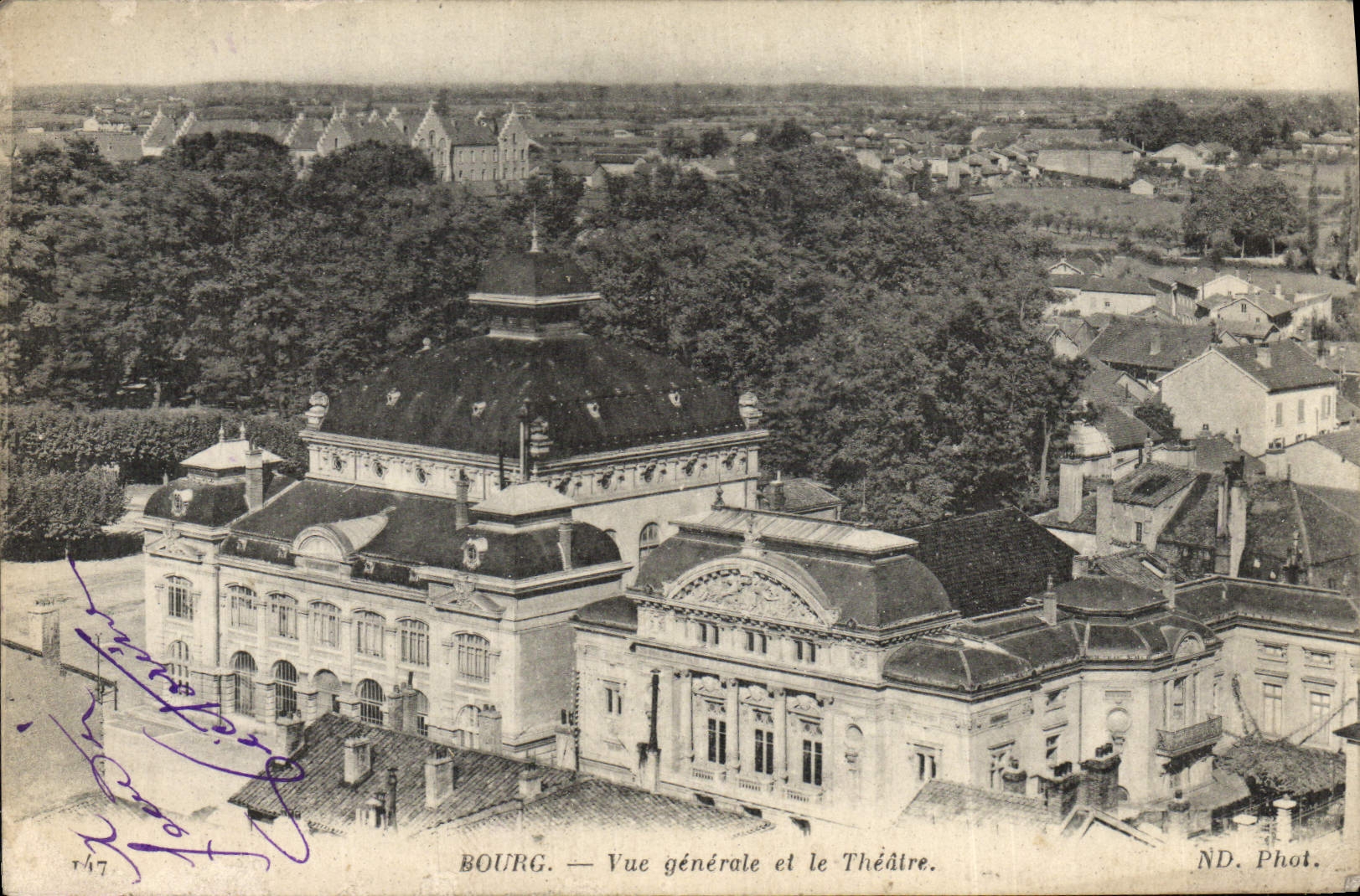 CPA Bourg Vue Generale Et Le Theatre