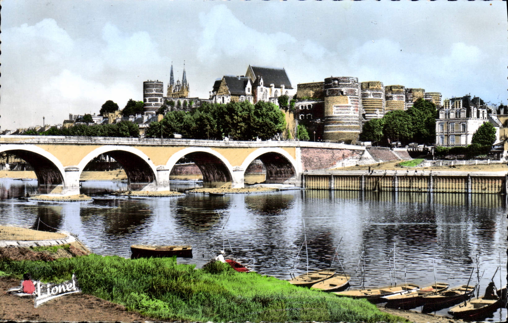 CPM Angers Le Pont La Basse Chaine Sur La Maine vers le chateau