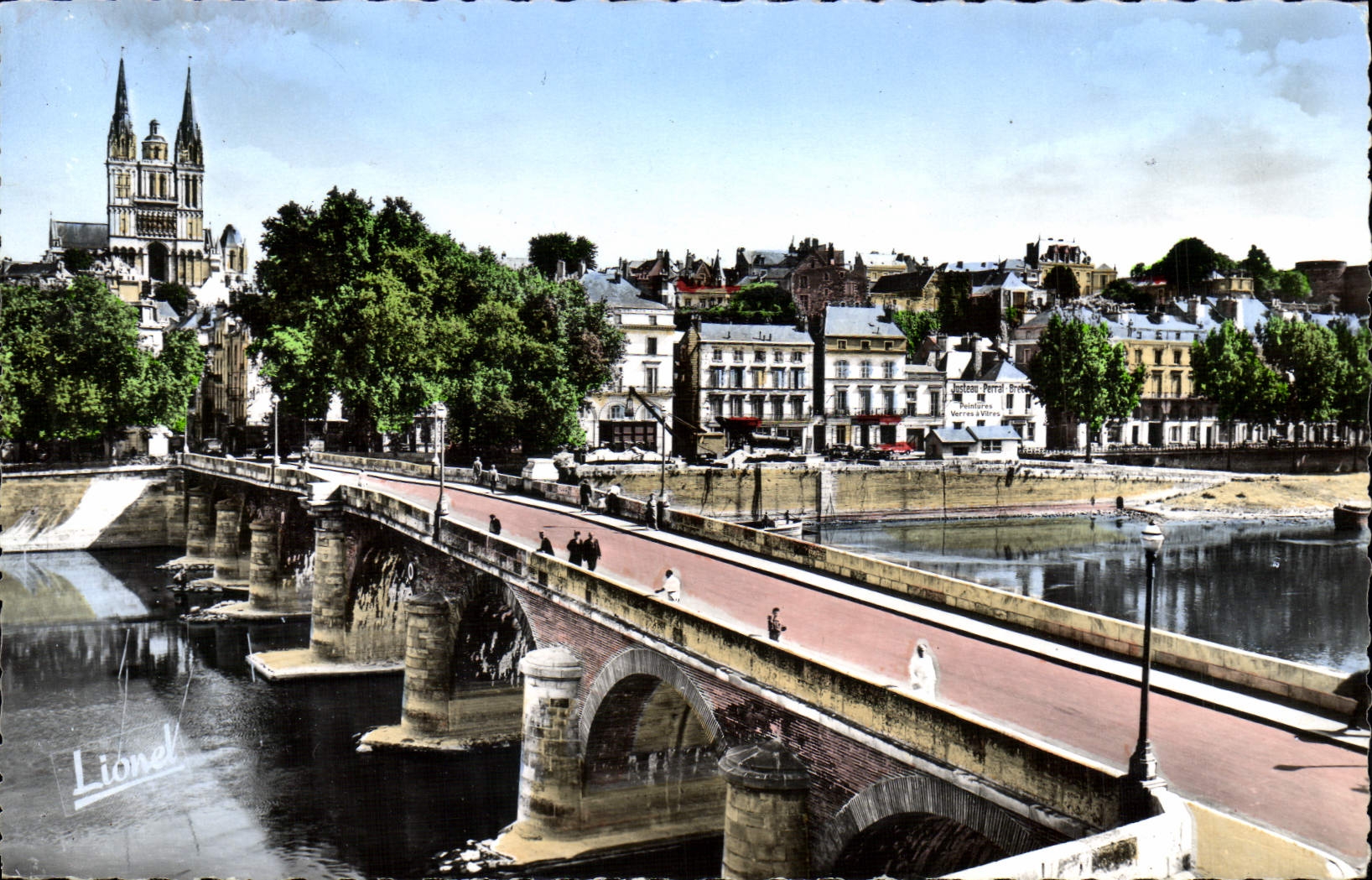 CPM Angers Le Pont Du Centre Sur La Maine vers la cathedrale