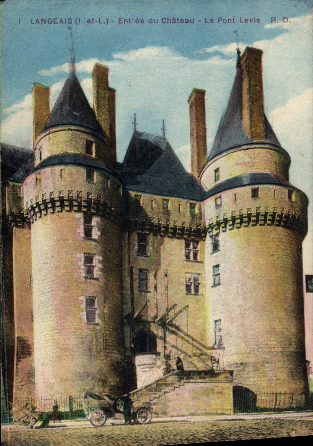 CPA Langeais Entree Du Chateau Le pont levis 