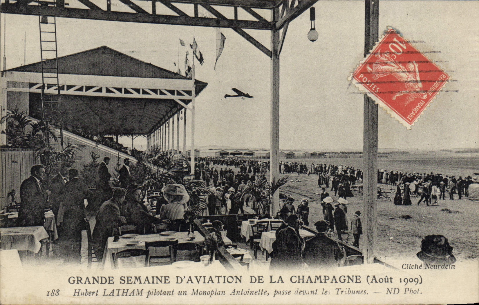 CPA Avion Aviation Grande semaine d'aviation de la Champagne Hubert Latham pilotant un monoplan Antoinette 