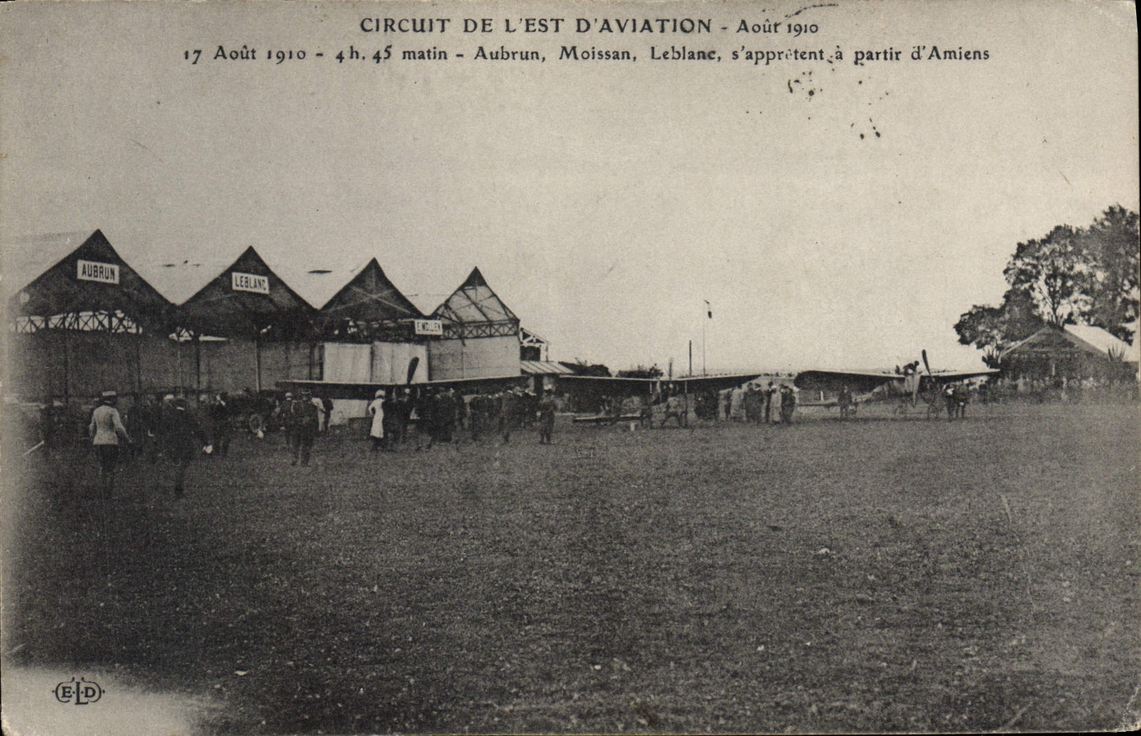 CPA Avion Aviation Circuit de l'Est d'Aviation Aubrun Moissan Leblanc s'appretent a partir d'Amiens 