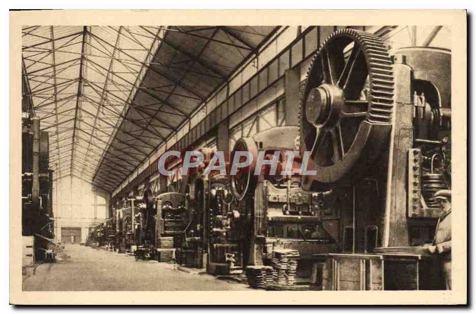 CPA Automobile Groupe de production Peugeot a Sochaux Montbeliard Usines d'emboutissage Une travee de presses