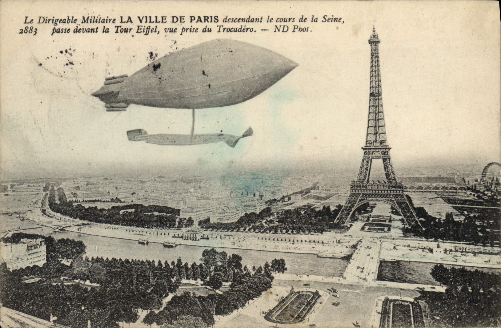 CPA Aviation Zeppelin Dirigeable militaire Ville de Paris descendant le cours de la Seine passe devant la Tour Eiffel 