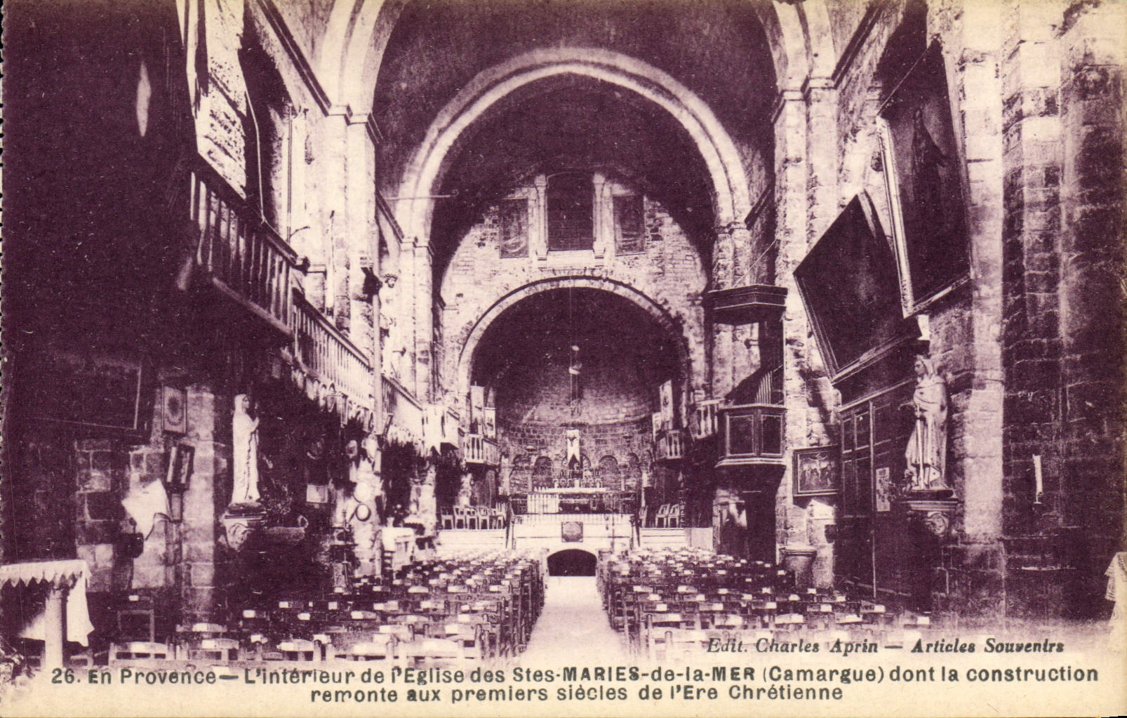 Intérieur de l'Église des Saintes-Maries-de-la-Mer (Camargue) — Éd. Charles Aprin — Articles Souvenirs