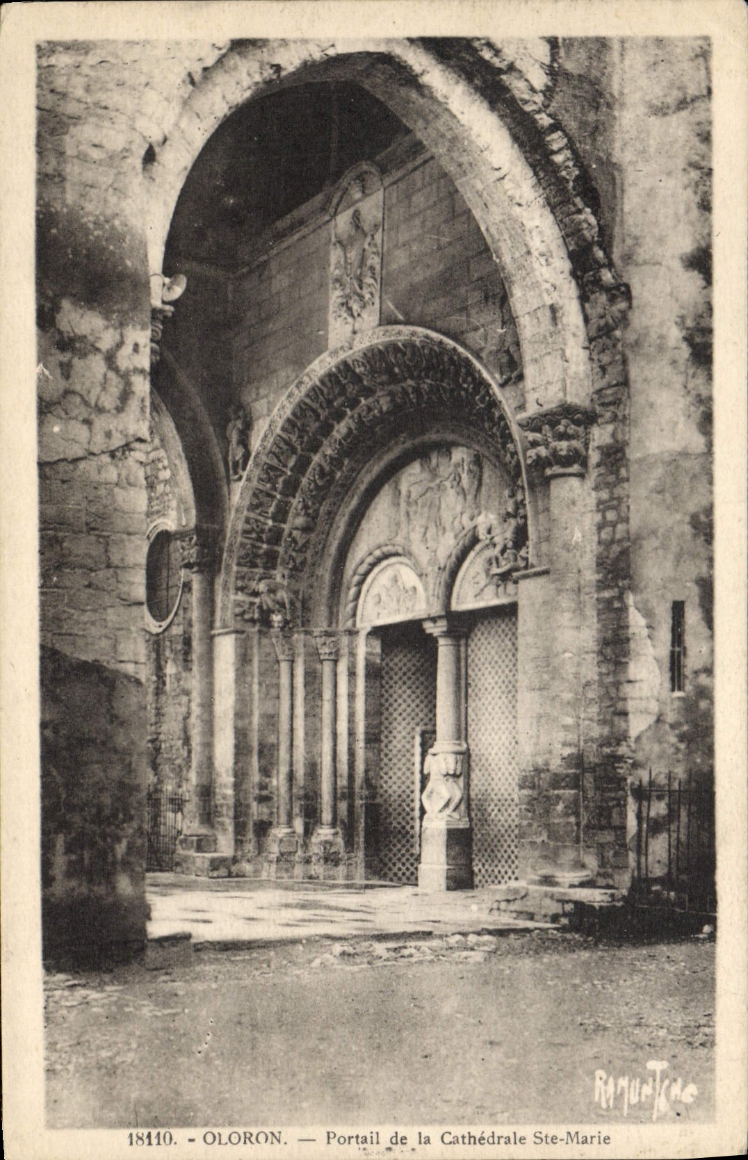 Oloron — Portail de la Cathédrale Ste-Marie — Ramuntine