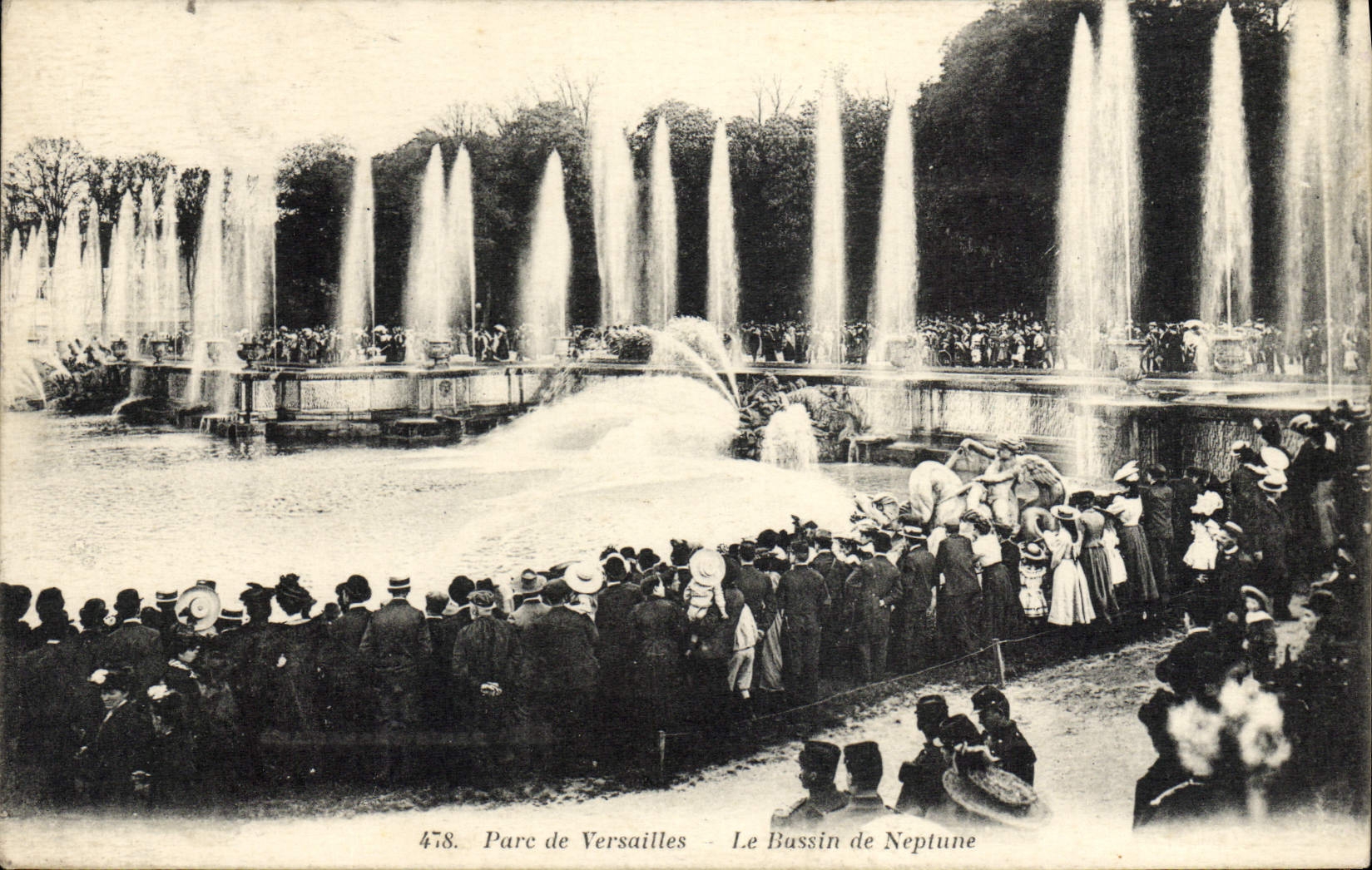 CPA Parc de Versailles Le bassin de Neptune