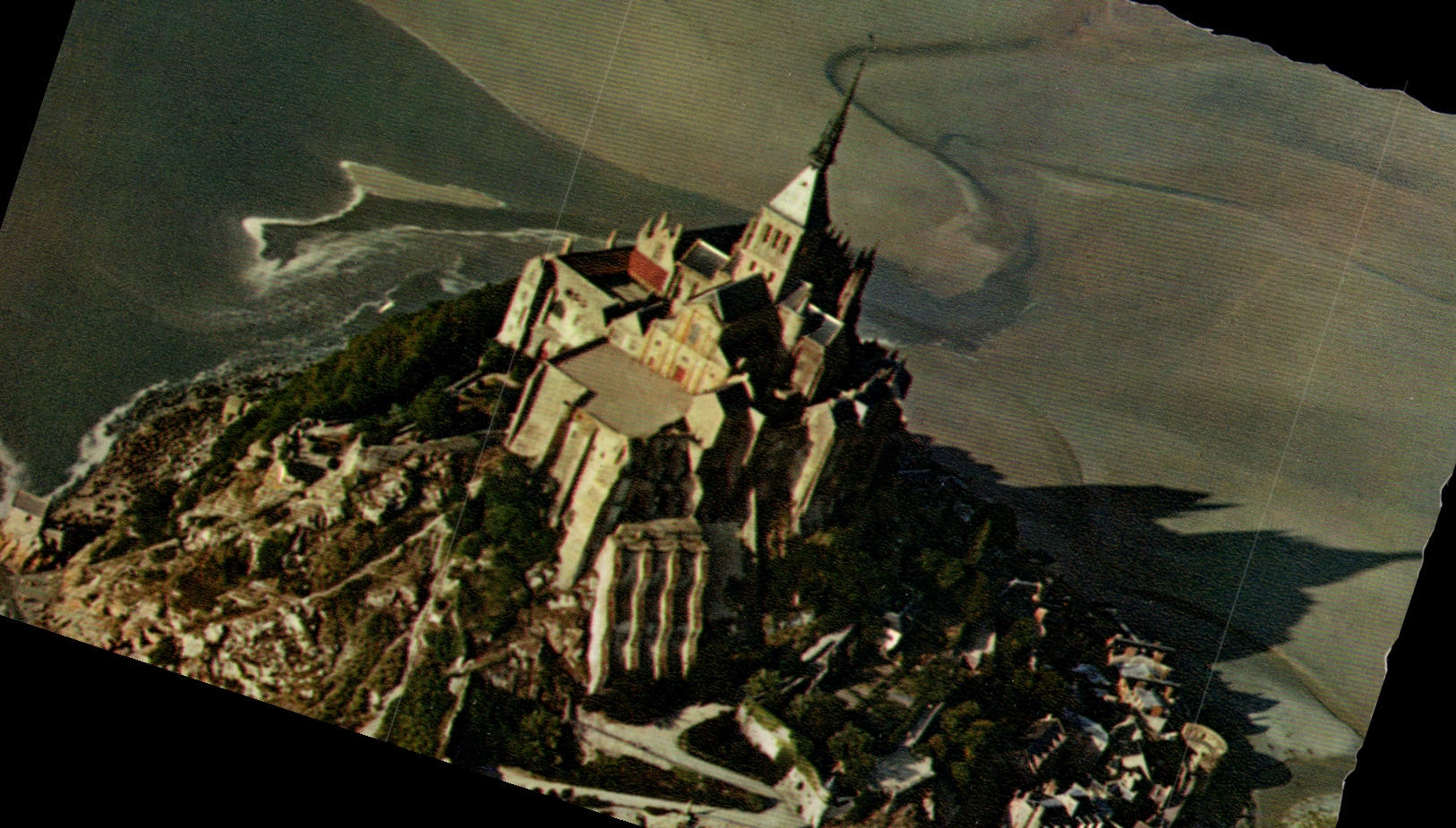 CPM Le Mont Saint Michel Vue aerienne