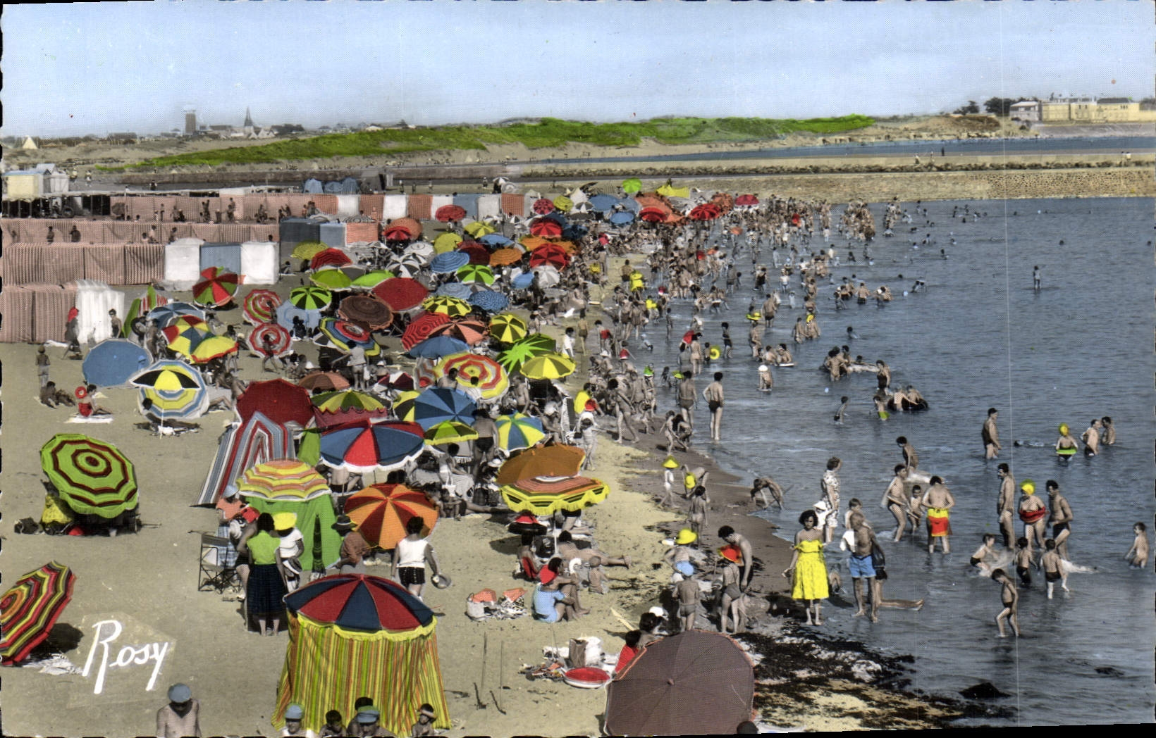 CPM Croix de Vie La plage a l'heure du bain 