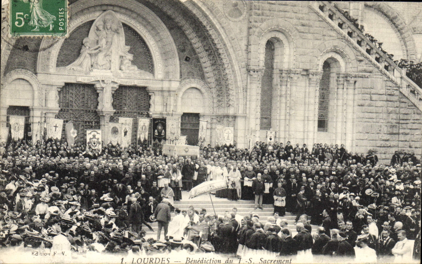 CPA Lourdes Benediction du TS Sacrement