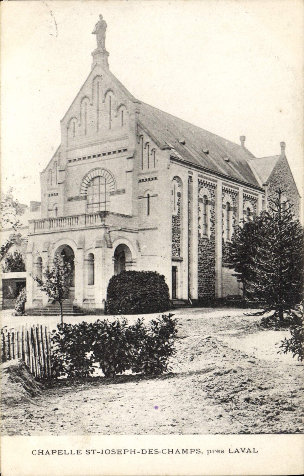 Chapelle Saint-Joseph-des-Champs, près Laval — éditeur non identifié, n° de série non visible